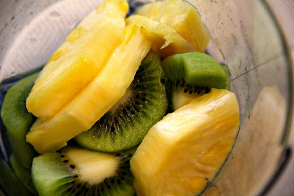 Kiwi &amp; Pineapple Water for Healthy Skin